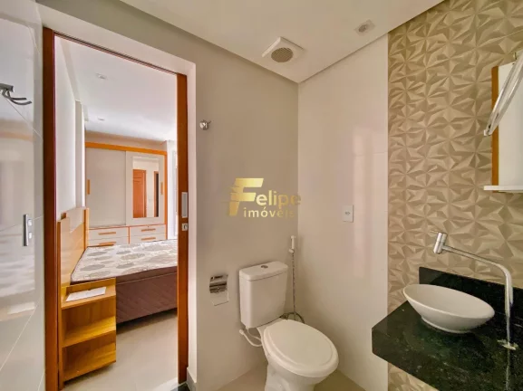 Imagem UM LINDO APARTAMENTO COM PRÉDIO NA FRENTE DA PRAIA.