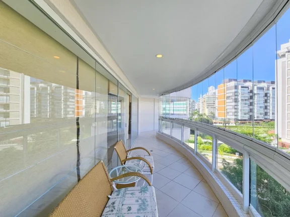 Imagem Apartamento pé na areia à venda em Riviera de São Lourenço Módulo 07: 3 quartos, 3 suítes, 2 salas, 2 vagas, 155,39m². Luxo e conforto!