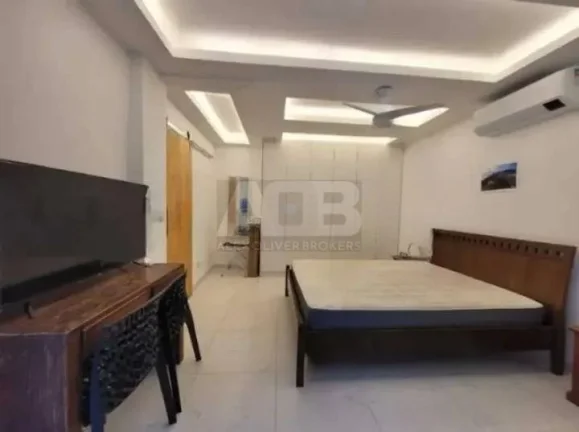 Imagem Apartamento à venda em Copacabana, 48m2, Quarto e Sala, 50 metros da Praia.