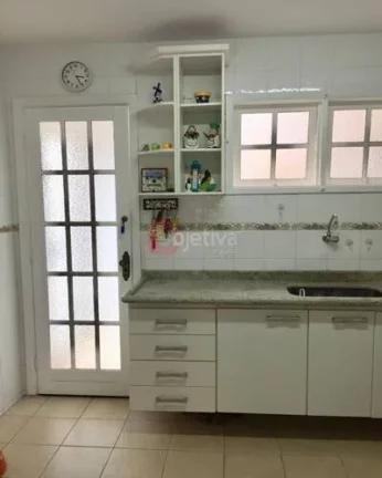 Imagem Casa em cond. com mobília de 2 quartos com 2 suítes na Ogiva em Cabo Frio