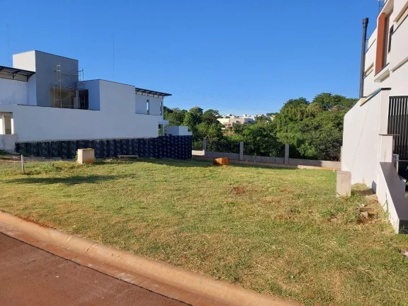Imagem TERRENO COM DECLIVE - FUNDOS COM A MATA - CONDOMÍNIO RESIDENCIAL SANTORINI - PAULÍNIA