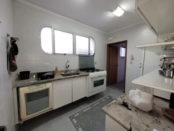 Imagem PITANGUEIRAS - NA SEGUNDA QUADRA DA PRAIA, 134,62 M² ÚTEIS, VAGA DE GARAGEM NO PRÉDIO, EXCELENTE APARTAMENTO, AMPLO APARTAMENTO CLARO E AREJADO.
