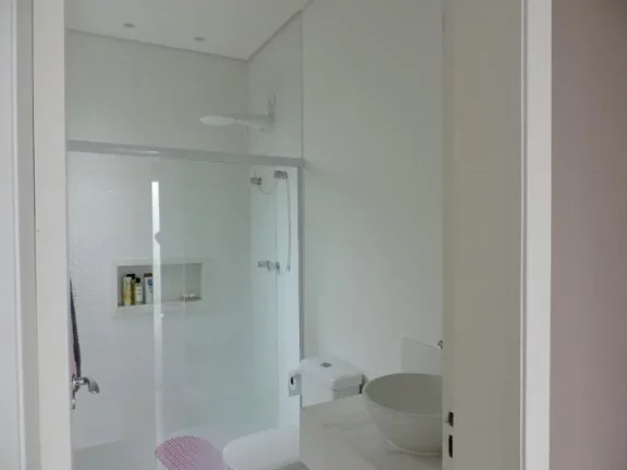 Imagem CASA COM 3 SUÍTES, E CAMPO DE FUTEBOL, 350 M² - VENDA OU LOCAÇÃO.