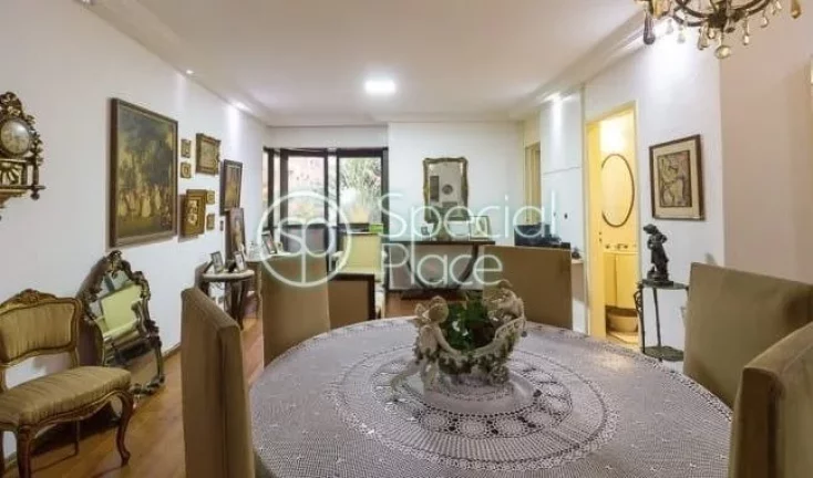Imagem Oportunidade para reforma em Moema Pássaros Apartamento para reforma com ótima planta, sala bem am...