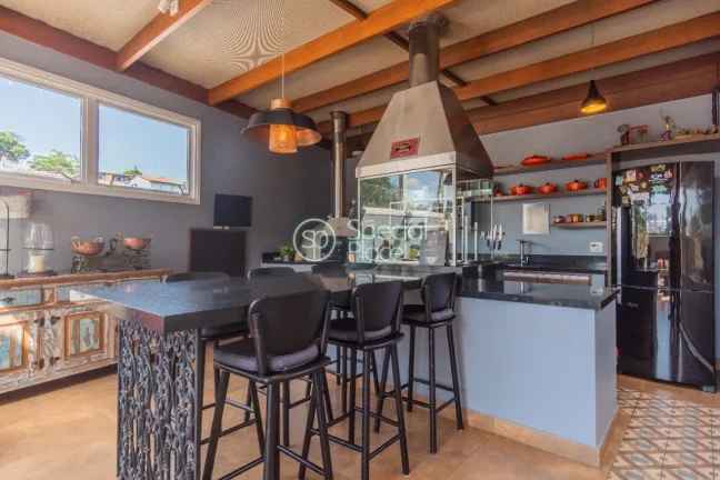 Imagem Casa com excelente localização e ótima segurança, reformada pela Arquiteta Arquiteta Gisela Bent...