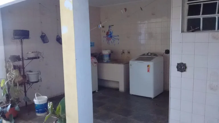 Imagem Excelente casa assobradada em Rio das Pedras, com 4 quartos (sendo 2 suites) com hidromassagem, vara...