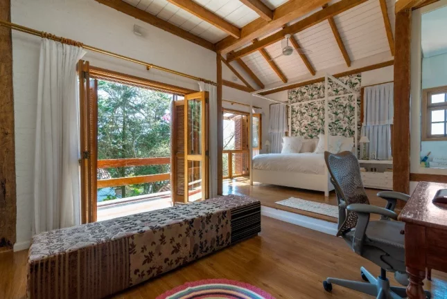 Imagem Imponente Casa de Luxo: 4 quartos, 4 suítes, 5 banheiros, 6 vagas, 1.120m² - Condomínio Morada dos Pássaros, Barueri-SP.