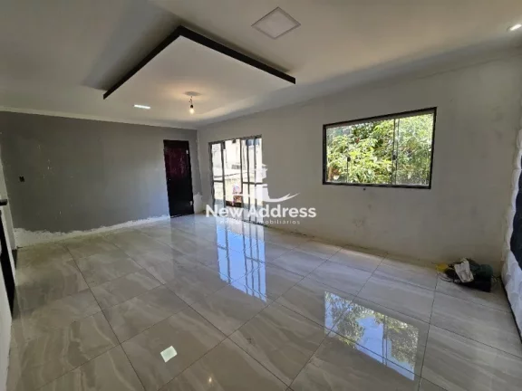 Imagem Duas casas com entradas independentes, 200m² de área construída. Ideal para morar com privacidade ou garantir renda extra com aluguel.