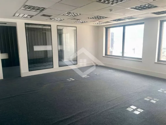 Imagem Sala Comercial de 156m² com 3 Vagas no Centro - RJ | Edifício RB1