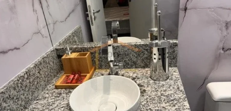 Imagem Apartamento de 30m², totalmente reformado e mobiliado. Conta com 1 dormitório sendo suíte, ambien...