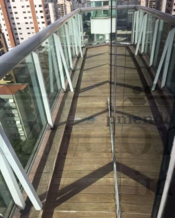 Imagem Cobertura duplex, totalmente reformada, living para 02 ambientes, piso em porcelanato, lavabo, 04 su...