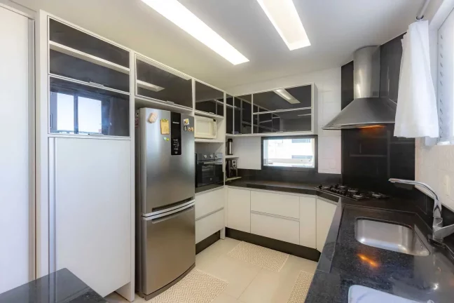 Imagem Apartamento com 2 demi suítes e 1 suíte, 2 vagas de garagem no Centro de Balneário Camboriú