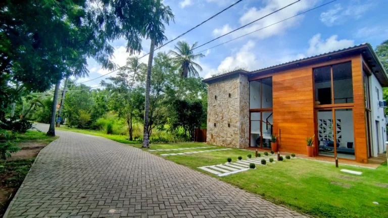 Imagem Casa em condomínio à venda na Praia do Forte bairro Açu da Torre -BA