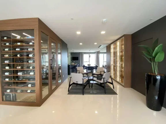 Imagem Apartamento mobiliado com 5 dormitórios sendo 4 suítes e 3 vagas de garagem em Balneário Camboriú