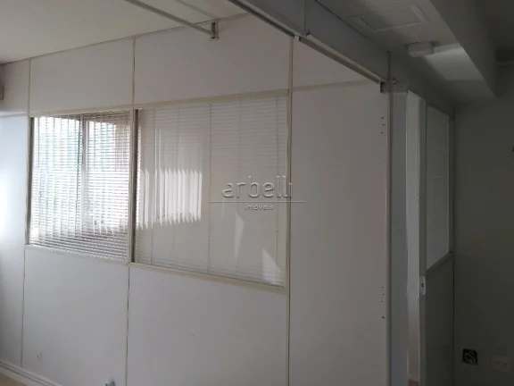 Imagem Sala comercial com 30 metros quadrados, 1 banheiro, 1 copa, vista panorâmica, 1 vaga de garagem rot...