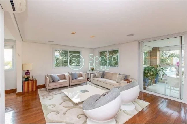 Imagem Apartamento impecável. São 26m² de área privativa, 4 dormitórios ( 3 suítes) e 5 vagas na gara...