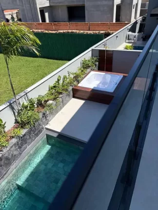 Imagem Casa alto padrão em condomínio com 4 suítes e 4 vagas de garagem em Camboriú/SC