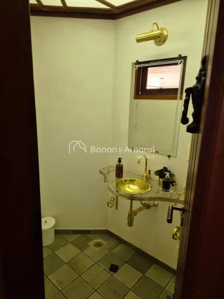 Imagem Linda e espaçosa casa em condomínio, com área construída de 312 m² e 320 m² de terreno. O imó...