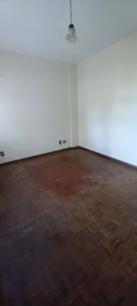 Imagem Apto de 3 quartos, dependencia no centro de Nova Friburgo a VENDA.