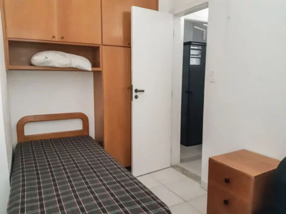 Imagem Pitangueiras - Frente total ao mar - Totalmente Reformado, Lindo - Garagem demarcada no prédio.