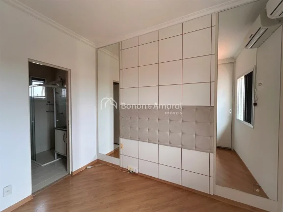 Imagem Casa muito bem distribuída em condomínio fechado, situada em uma das regiões mais valorizadas de ...