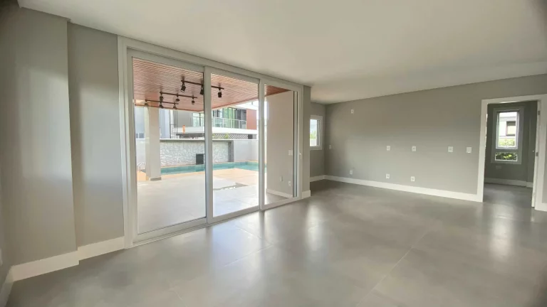 Imagem Casa nova no Condomínio Caledônia com 4 suítes e 4 vagas de garagem em Camboriú SC