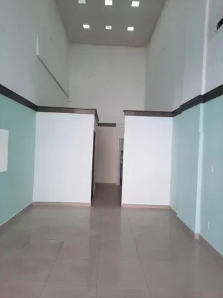 Imagem Lojao, na Quadra do Mar da Praia de Itaparica, com aproximadamente 50 M2, Pé Direito Duplo com 7 m de altura.