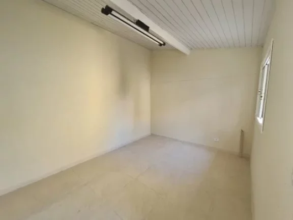 Imagem Casa à venda no Centro de Ubatuba-SP: 4 quartos, 2 suítes, 1 sala, 3 banheiros, 3 vagas de garagem - 210m² de área.
