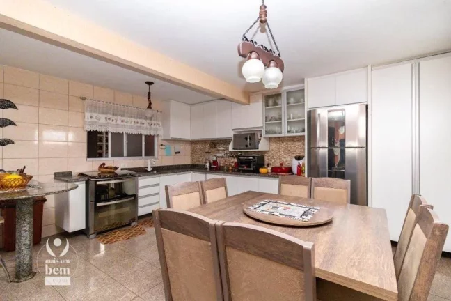 Imagem Sobrado com 398 m², 4 quartos (2 suítes) à venda por R$ 1.300.000 - Bacacheri - Curitiba/PR