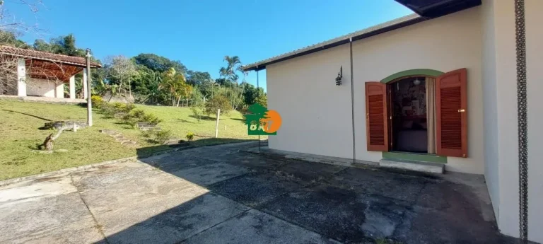Imagem Chácara para Venda em São Roque, Pavão (canguera), 4 dormitórios, 1 suíte, 1 banheiro