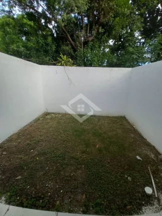 Imagem Casa na pedra de guaratiba com sala e 2 quartos, quintal e garagem