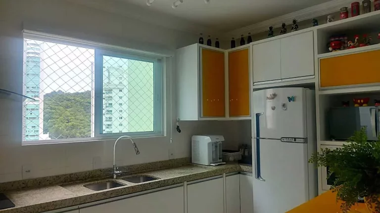 Imagem Apartamento com 3 suítes finamente mobiliado, vista para o mar na Barra Norte