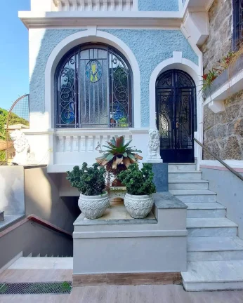 Imagem Casarão histórico estilo castelo, luxo e Requinte