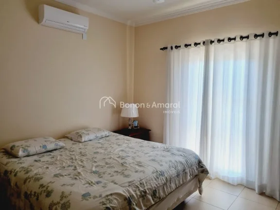 Imagem Sobrado amplo com 3 quartos (sendo 1 suíte com closet), no Condomínio Campos do Conde I.
Térreo c...