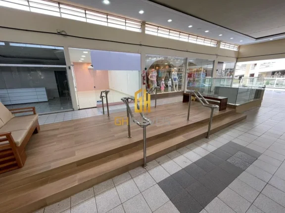 Imagem Loja no Shopping Goiá Center Modas.

- Sala reformada;
- Com ar condicionado;
- Piso trocado;
- Ges...