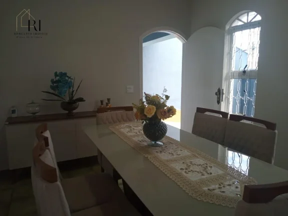 Imagem Casa com 5 quartos, 290m2, à venda