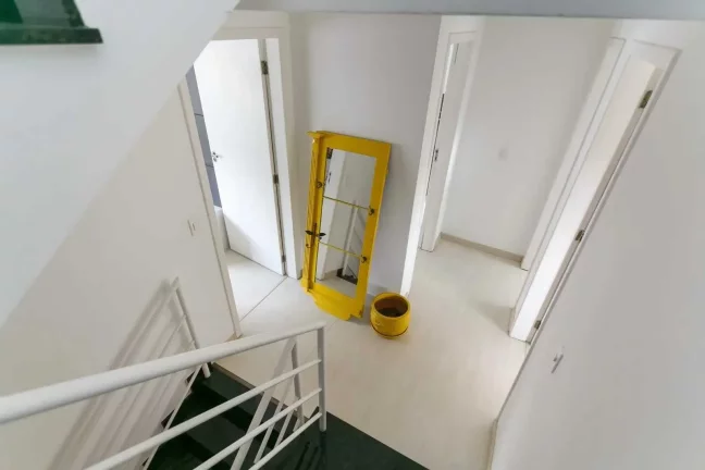 Imagem Sobrado mobiliado com 3 dormitórios sendo 1 suíte e 2 vagas de garagem em Santa Felicidade