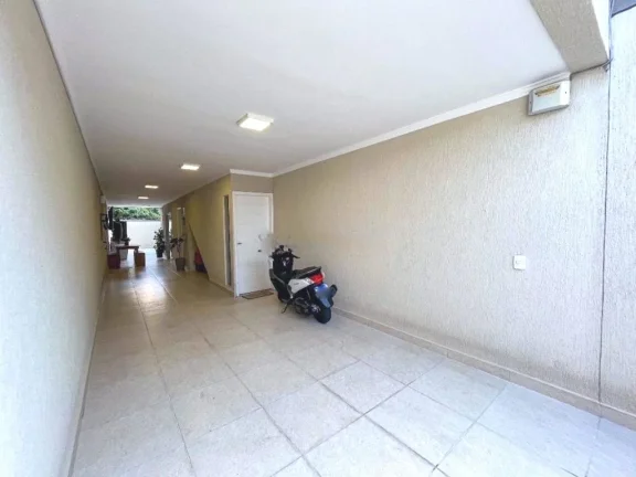 Imagem Charmosa residência no Jardim Paraíso, com 3 suítes, garagem para 5 carros, churrasqueira, cozinha planejada.