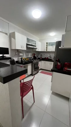 Imagem Casa na Farolândia - Espaçosa 4/4 com Suítes e 2 Garagens