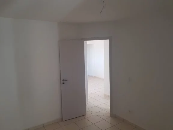 Imagem Apartamento com 2 dormitórios, banheiro com blindex, sala, cozinha com armários , lavanderia com a...