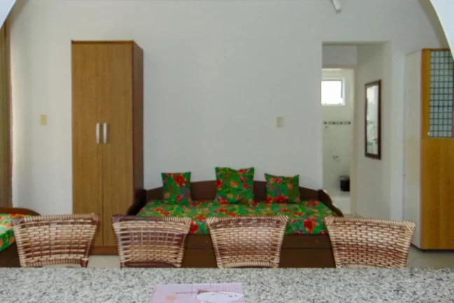 Imagem PITANGUEIRAS- NA SEGUNDA QUADRA DA PRAIA , GARAGEM DEMARCADA NO PRÉDIO, LOCALIZAÇÃO PRIVILEGIADA.