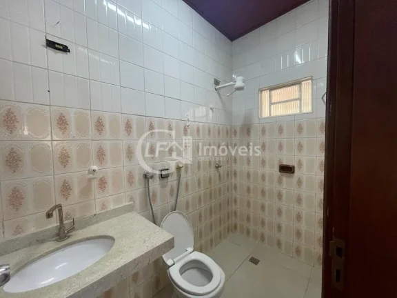 Imagem Espaço Comercial Impecável no Centro de Campo Grande-MS: 3 Quartos, 2 Salas, 4 Banheiros, 1 Vaga de Garagem - 220m²