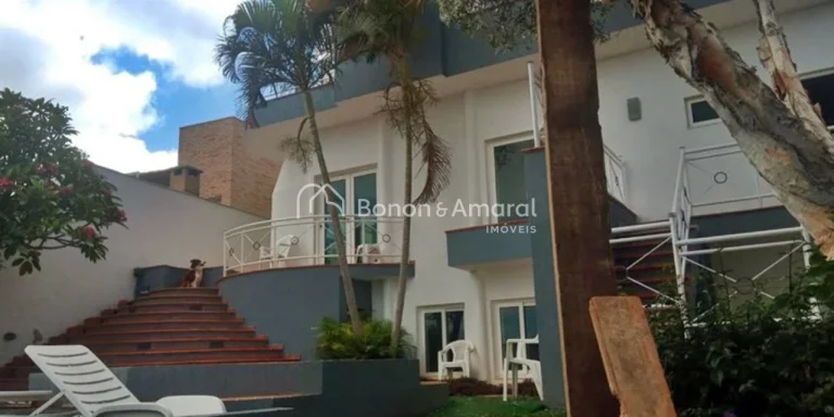 Imagem Sobrado, projeto em Y, 4 quartos, 3 suítes. No térreo: sala de estar com lareira, sala de jantar, ...