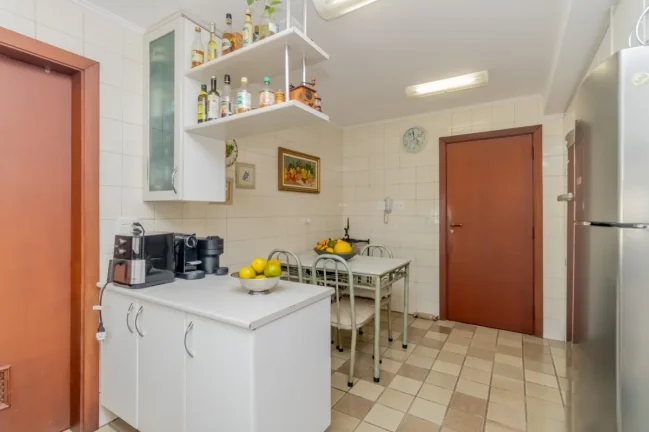 Imagem Apartamento Perdizes - 170M², 4 Dorms, 2 Suítes, 3 Salas, 3 Vagas Demarcadas, Face Norte, Varanda, Armários, Depósito, Hidromassagem, Piscina.