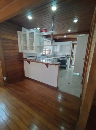 Imagem Imóvel de luxo no Condomínio Bosque de Grevílea em Vinhedo-SP: 3 quartos, 2 suítes, 3 salas, 3 banheiros, 4 vagas, 245m².
