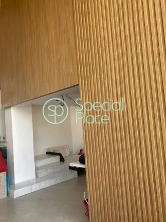 Imagem Apartamento possui amplo projeto de marcenaria. Projeto do renomado arquiteto Bruno Sabó que teve s...
