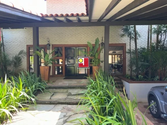 Imagem Vendo casa Wimbledon Park, luxuosa, 6Q(5Sts), terreno 2.050m², 1.120m² construídos, living com 250m², adega, home teather, escritório, piscina, BurleM