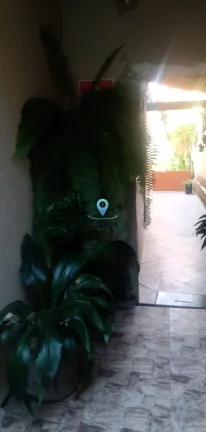 Imagem Casa à venda localizada na Rua Trinta e Três, com 220m² de área total. Possui 3 quartos, sendo 1...