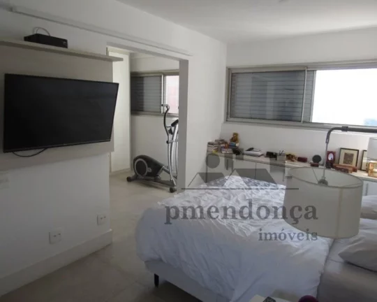 Imagem Descrição do Imóvel Apartamento amplo com 3 dormitórios sendo que 01 foi aberto para closet, 02 ...