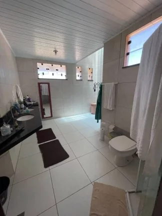 Imagem Casa de Andar à Venda no Bairro Atalaia: Espaçosa, Bem Localizada e Confortável!